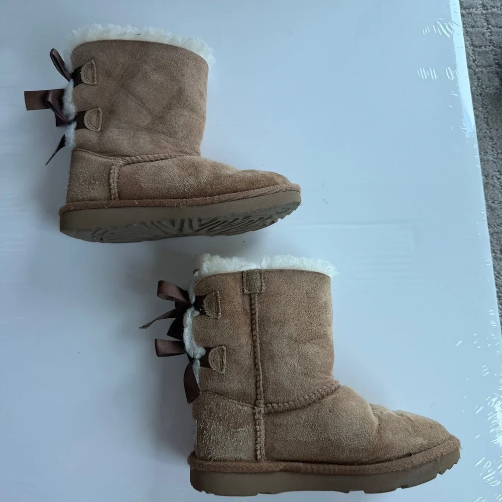 UGG® Bailey‎ Bow II Boot - Toddler / Little Kid - Chestnut Size 11